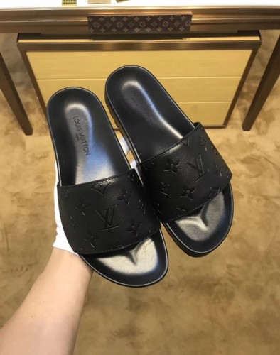 LV men slippers AAA(38-45)-145