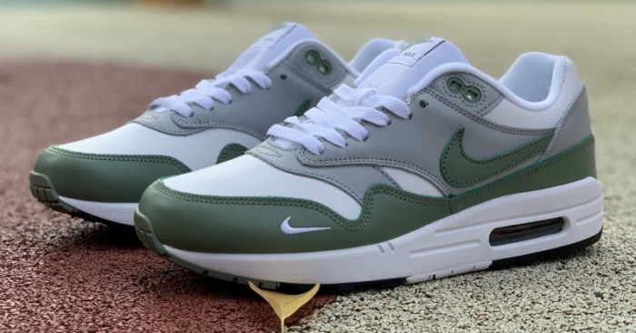 Authentic Nike Air Max 1 Premium Spiral Sage