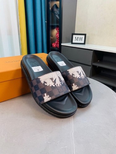 LV men slippers AAA-1050