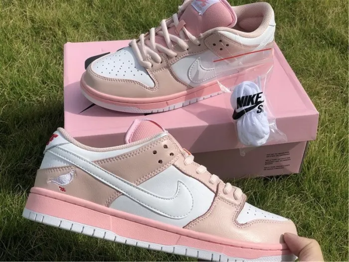Authentic Nike SB Dunk Low Pigeon Pink