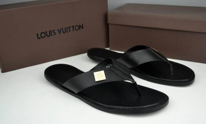 LV men slippers AAA-080(39-46)