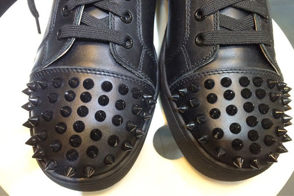 Super Max Perfect Christian Louboutin Leather Louis Junior Spikes Flat Sneakers Black（with receipt)