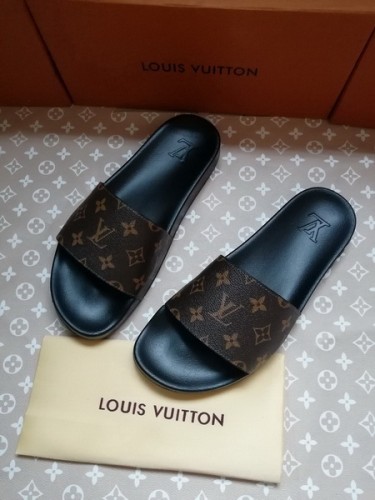 LV men slippers AAA-537