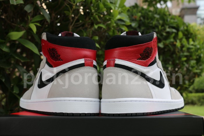 Authentic Air Jordan 1  High OG“ Light Smoke Grey”
