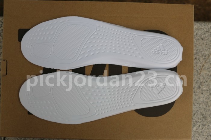 Authentic Yeezy 700 V3 White Grey