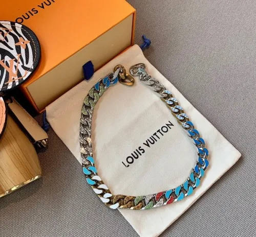 LV Necklace-051