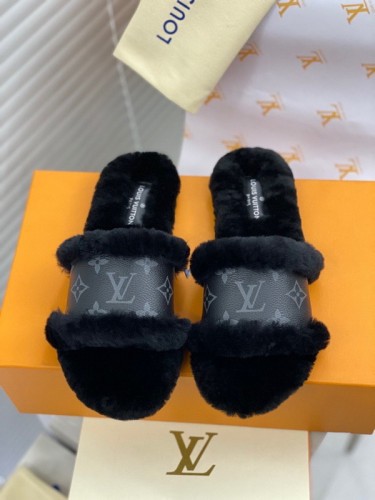 LV Sandals 1-1 Quality-215