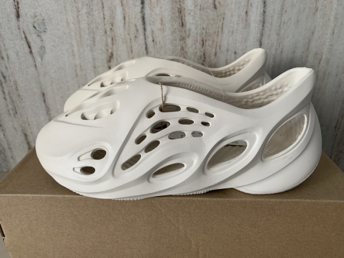 Authentic Yeezy Foam runner“Ararat”
