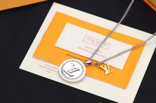 LV Necklace-012