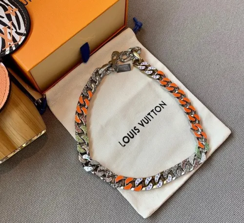 LV Necklace-048