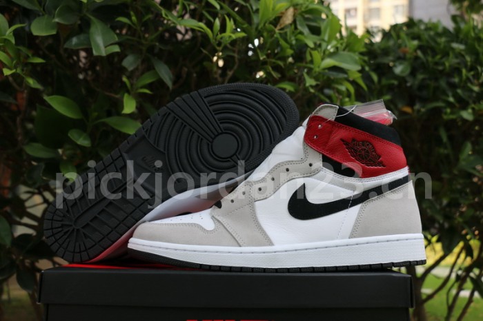 Authentic Air Jordan 1  High OG“ Light Smoke Grey”