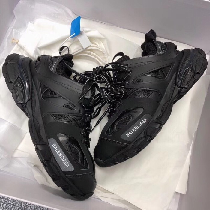 B 17FW Tripe-S High End Sneaker-047