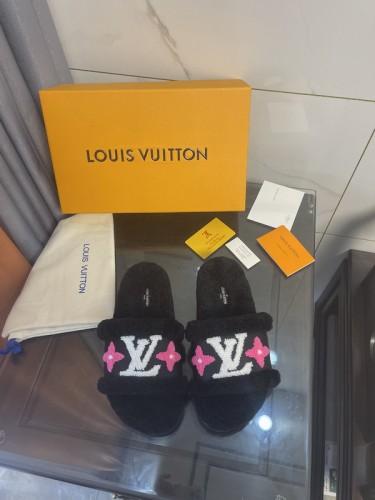 LV women Sandals 1：1 Quality-368