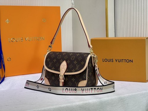 LV Hangbags AAA Women-823