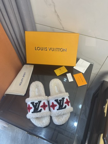 LV women Sandals 1：1 Quality-370