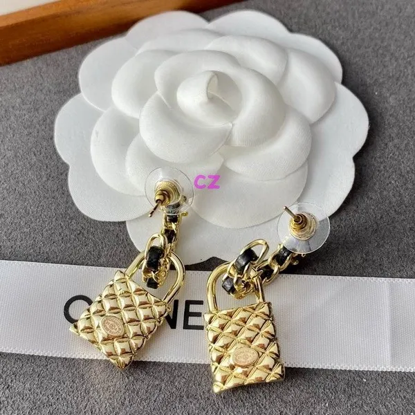 CHAL Earring-677