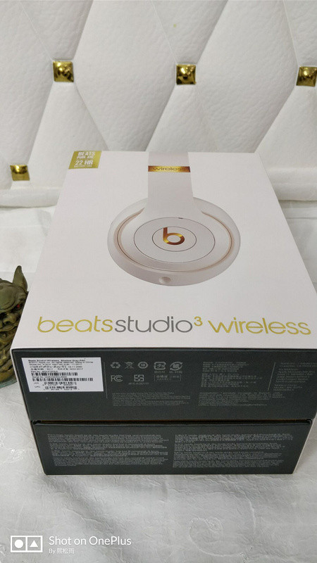 Monster Beats  studio wireless 3-011