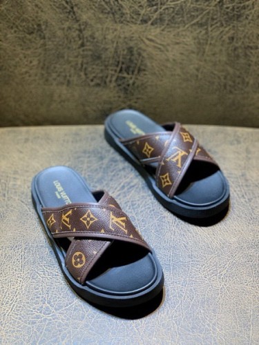 LV men slippers AAA-546
