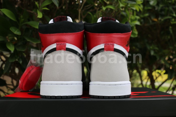 Authentic Air Jordan 1  High OG“ Light Smoke Grey”