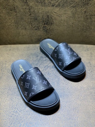 LV men slippers AAA-547