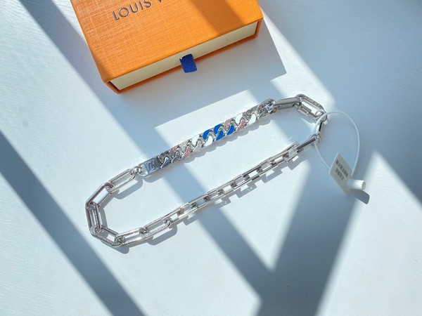 LV Necklace-064