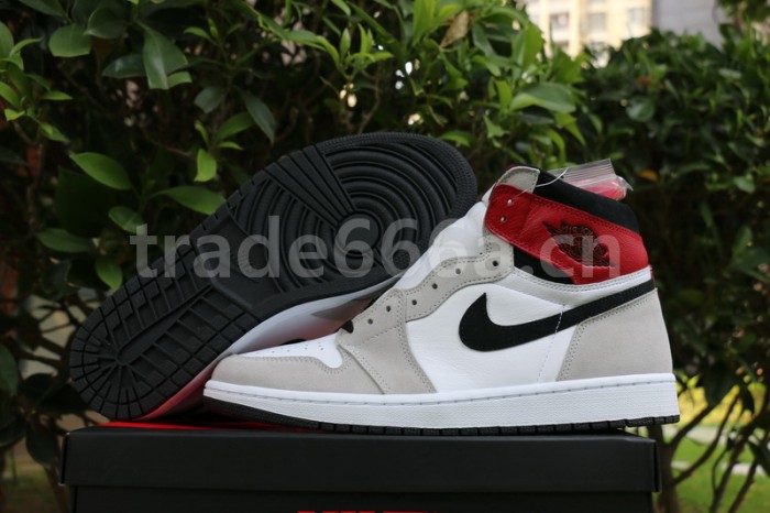 Authentic Air Jordan 1  High OG“ Light Smoke Grey”