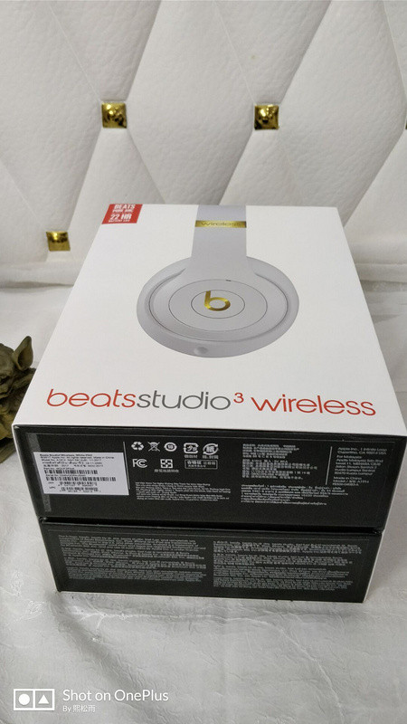 Monster Beats  studio wireless 3-012