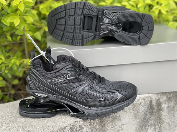 B 17FW Tripe-S High End Sneaker-231