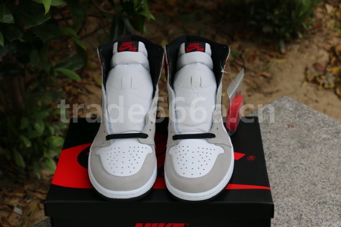 Authentic Air Jordan 1  High OG“ Light Smoke Grey”
