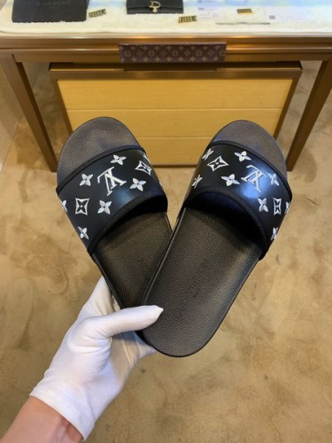 LV men slippers AAA-333(38-45)