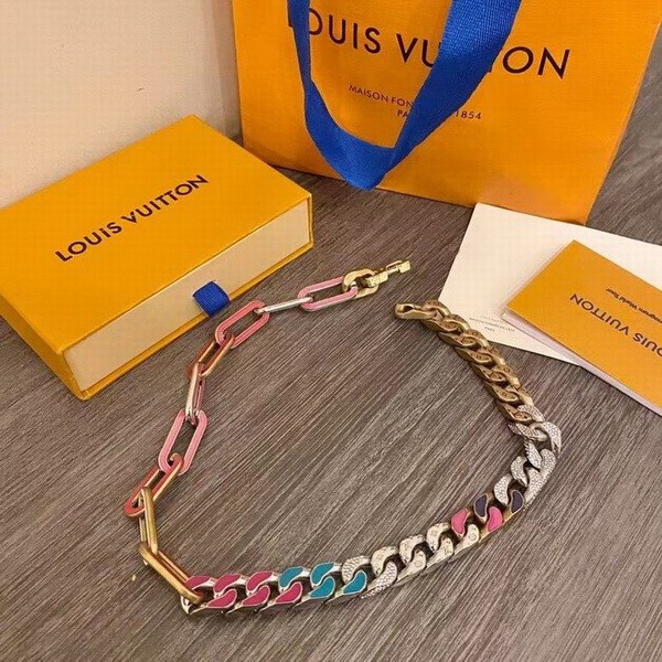 LV Necklace-067