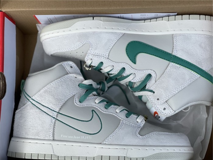 Authentic Nike Dunk Hi SE Light Bone Green