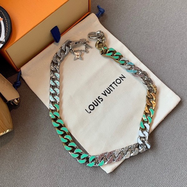 LV Necklace-053