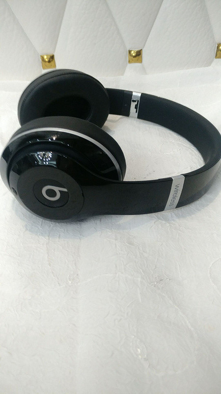 Monster Beats  studio wireless 3-008