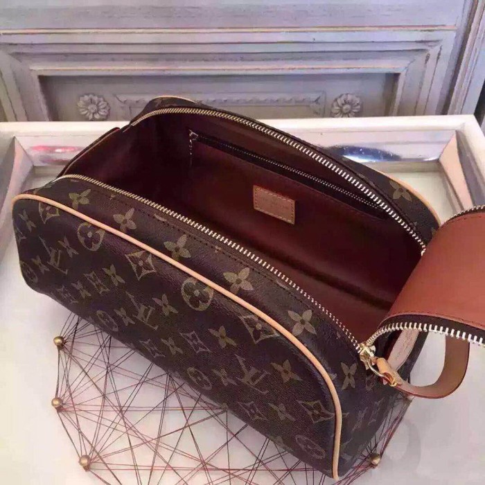 LV King Size Toletry Bag M47528