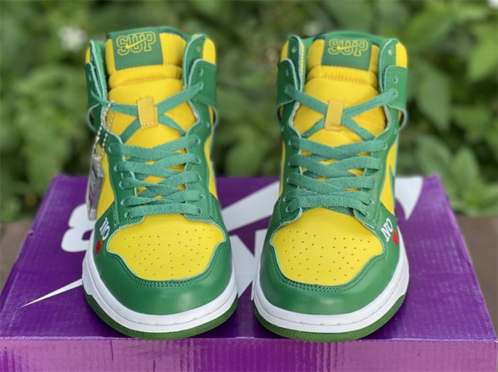 Authentic Supreme x Nike SB Dunk High “Brazil”