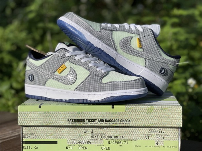 Authentic Union x Nike Dunk Low  DJ9649-401