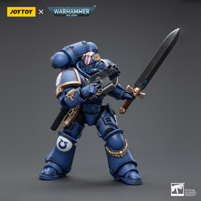 JOYTOY Warhammer 40k Action Figure 1/18 - Ultramarines Primaris Tenente Argaranthe - 12 Cm