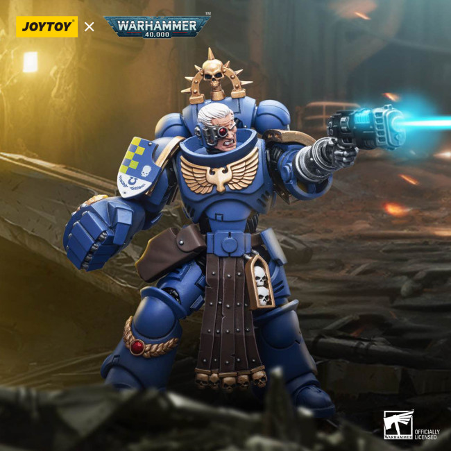 JOYTOY JT7677  Warhammer 40k 1: 18  Ultramarines Lieutenant with Power Fist