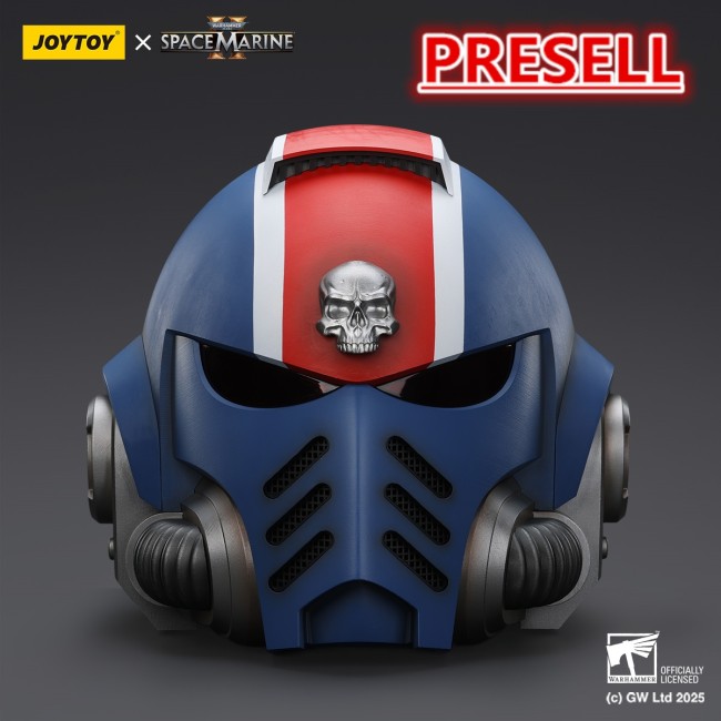 JOYTOY  Warhammer 40k 1: 1 Ultramarines Lieutenant Titus' MKX Helmet & Display Stand